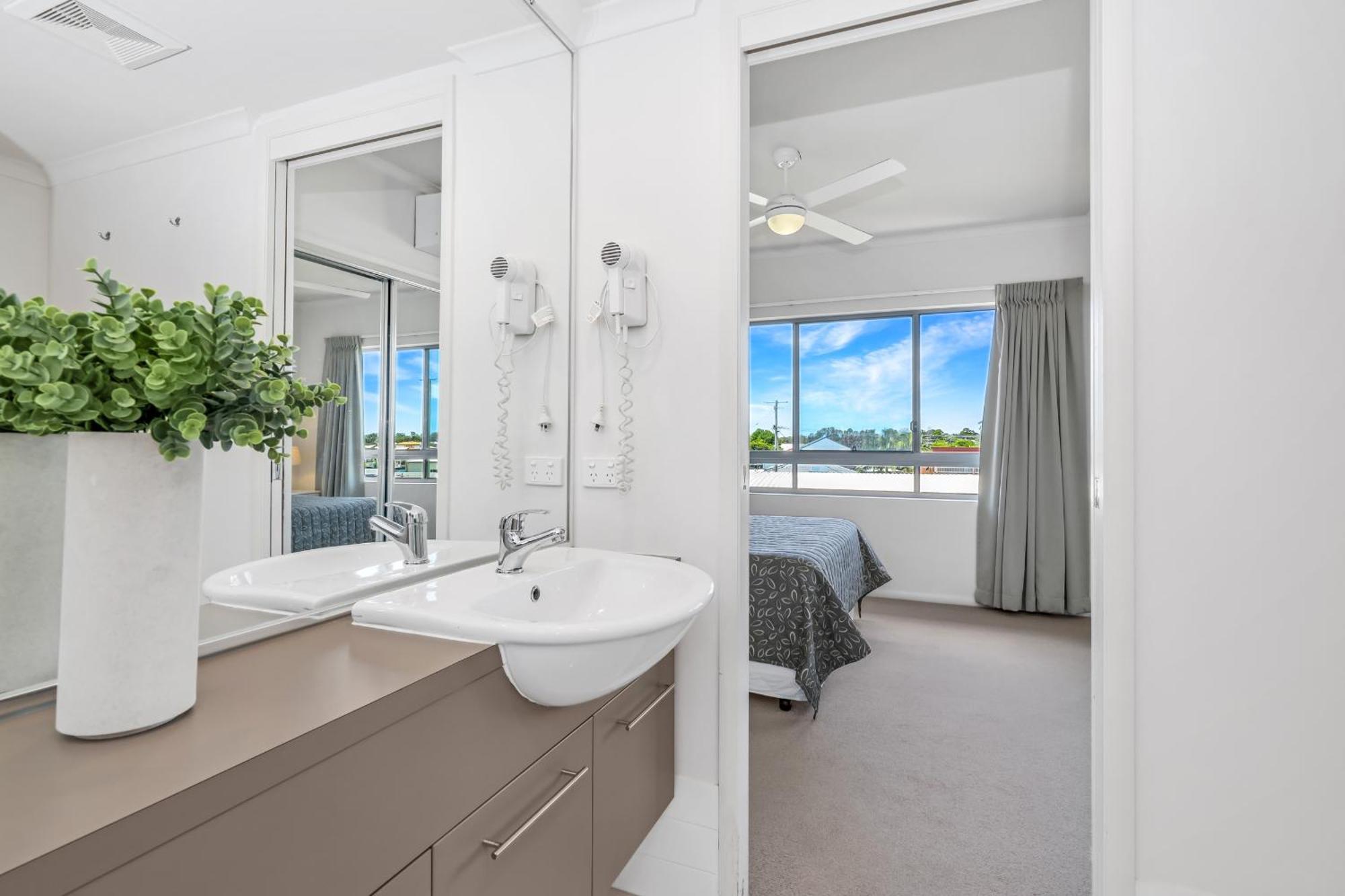 On The Bay Apartments Bongaree エクステリア 写真