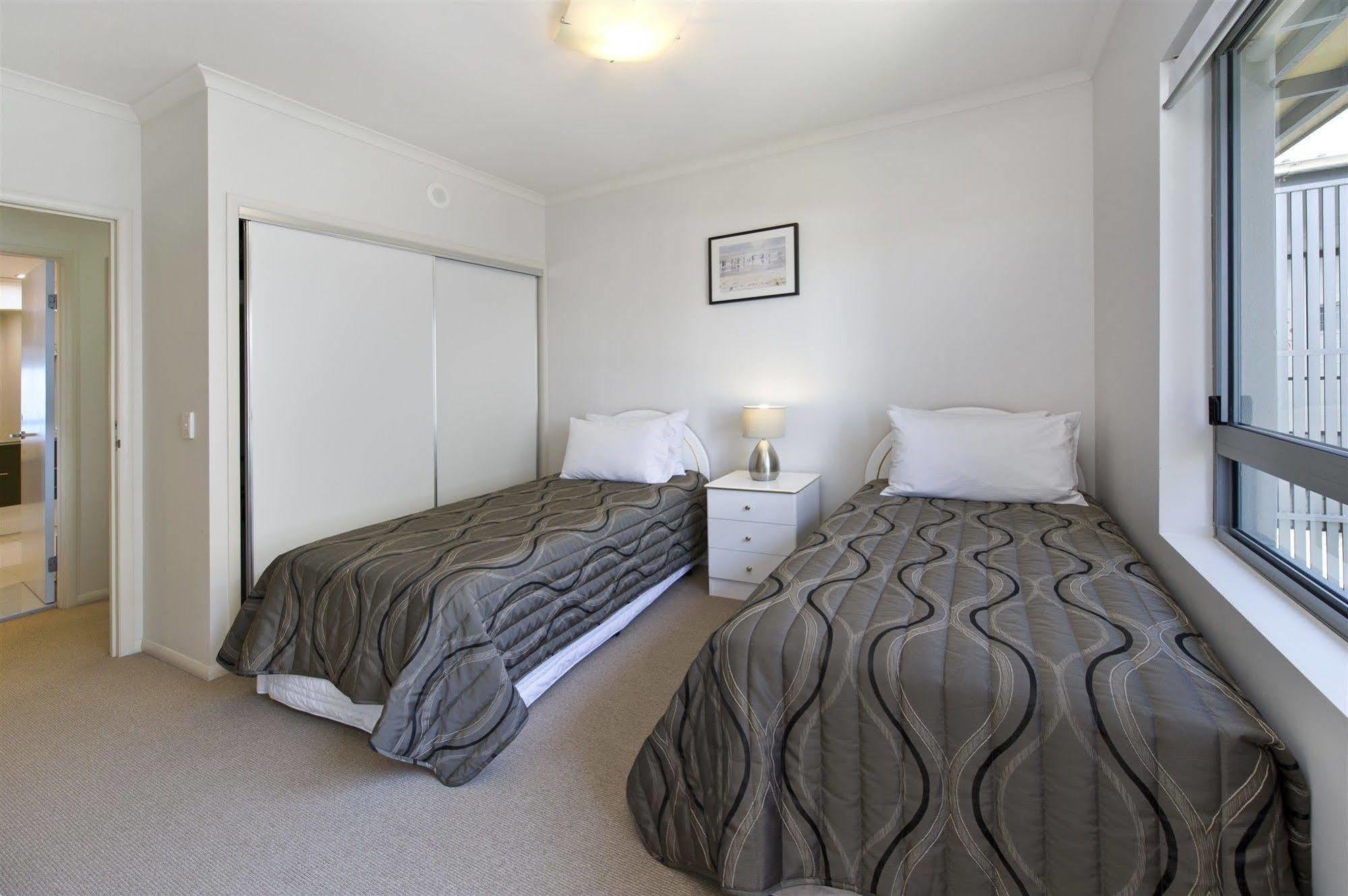 On The Bay Apartments Bongaree エクステリア 写真
